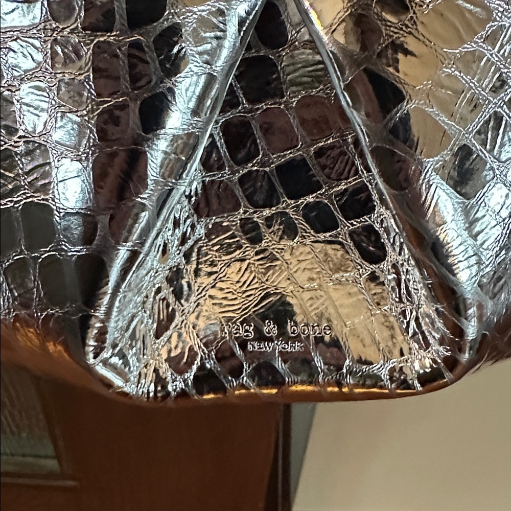 RAG & BONE
Small Bloom Leather Crossbody Bag silver new - Picture 12 of 15